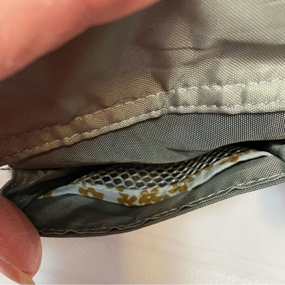 Travelon Grey Water Resistant Womens Crossbody Bag with Adjustable Strap EUC - Picture 9 of 13